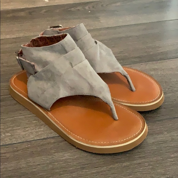 Sandals - Picture 2 of 3